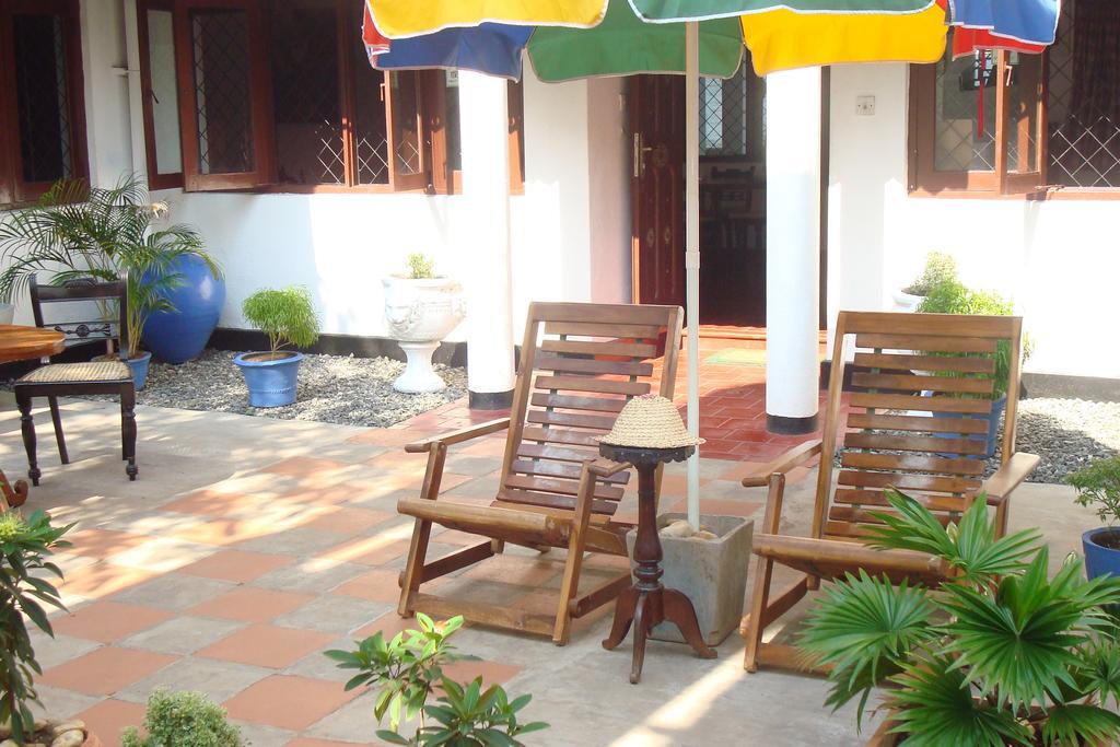 Blue Seas Guest House Dehiwala-Mount Lavinia Exterior foto