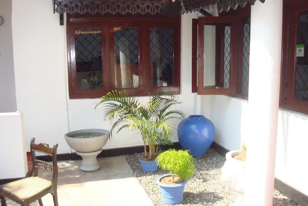 Blue Seas Guest House Dehiwala-Mount Lavinia Exterior foto