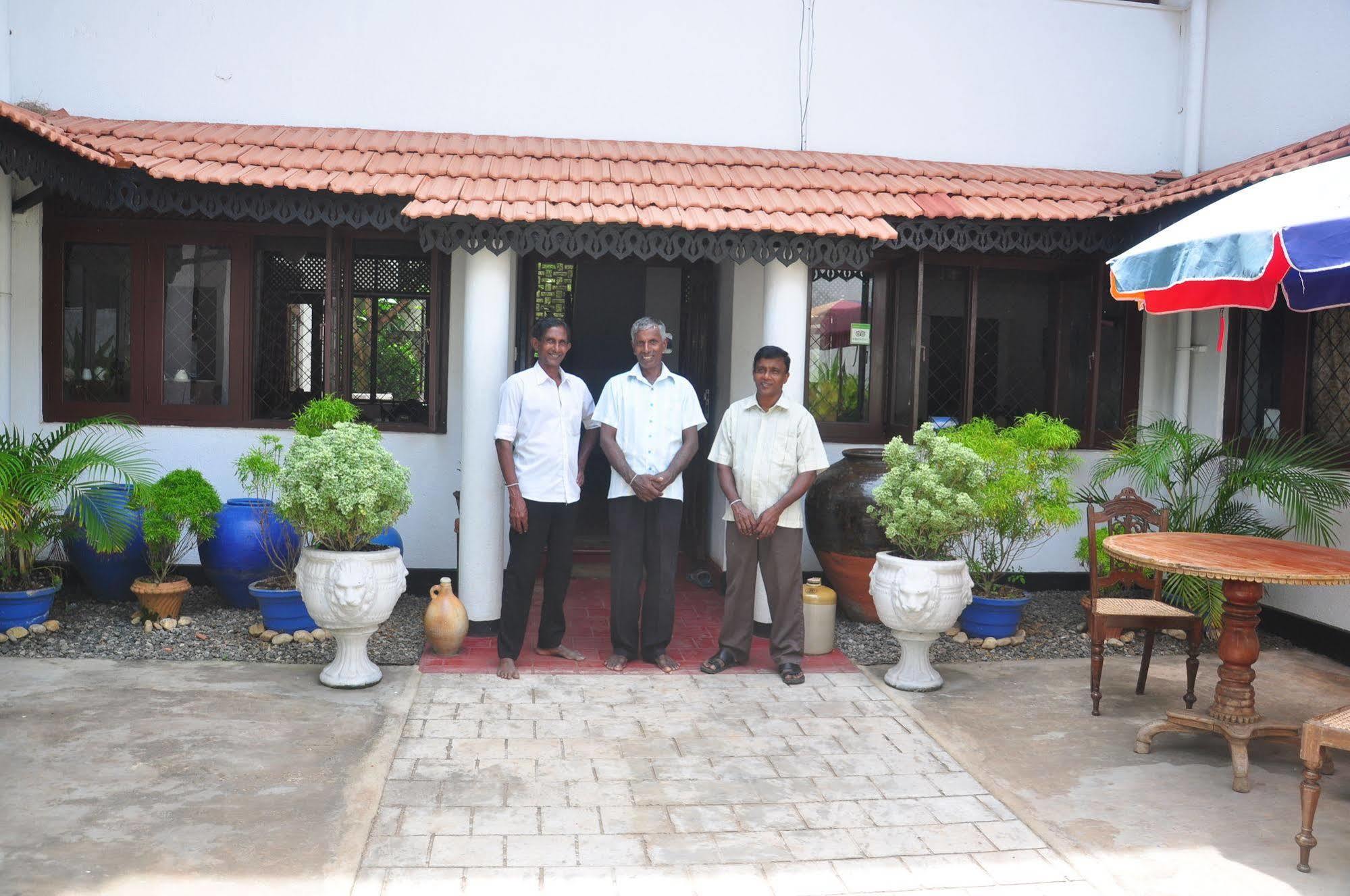 Blue Seas Guest House Dehiwala-Mount Lavinia Exterior foto